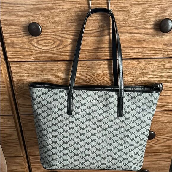 Michael Kors Black and Gray Tote Bag - Picture 1 of 5